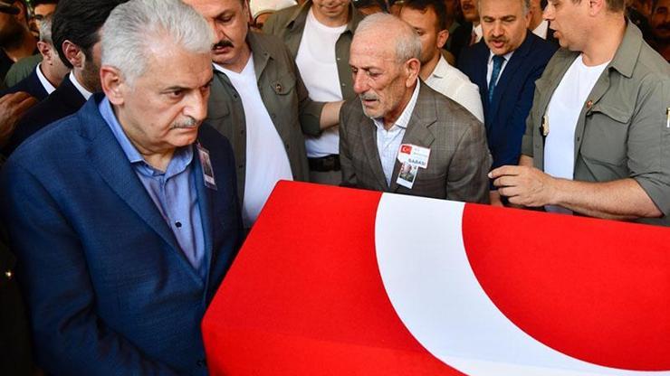 Şehit onbaşı toprağa verildi: Törene Yıldırım da katıldı