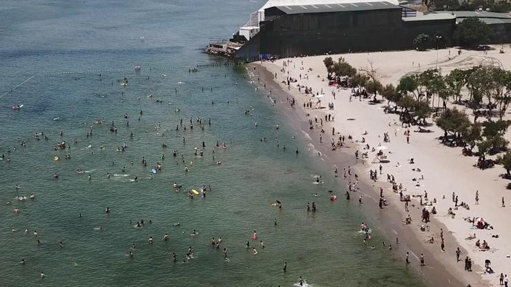İstanbullular bayramda plajlara akın etti