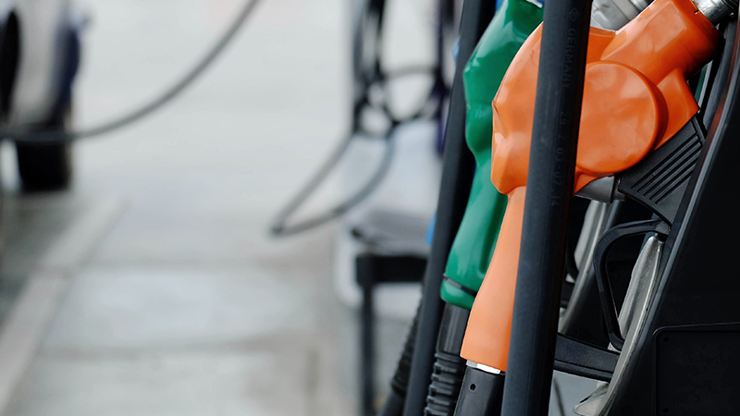 Petrol fiyatı küresel piyasada yüzde 4 düştü