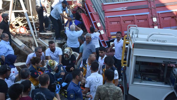 Kamyon mescide daldı: 3 kişi hayatını kaybetti
