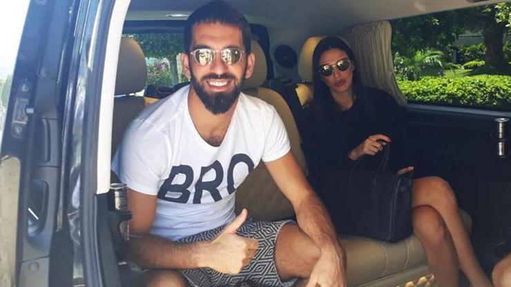 İstanbul'da oy kullanan Arda Turan soluğu Bodrum'da aldı