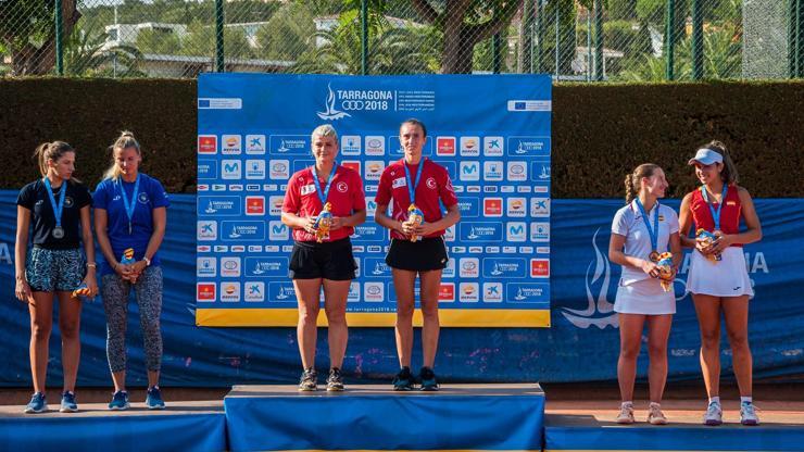 Akdeniz Oyunlarında teniste çift kadınlarda altın madalya sevinci