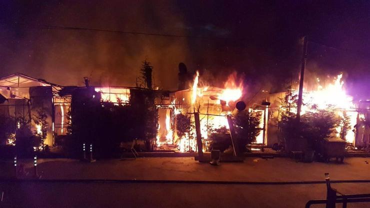 Sapanca Gölü kıyısında 10 kafe yandı: Kundaklama şüphesi