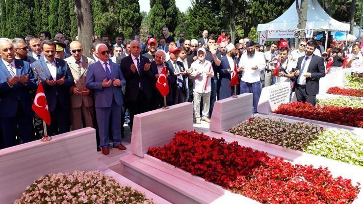 Edirnekapı şehitliğinde şehitler için Kuran-ı Kerim okundu