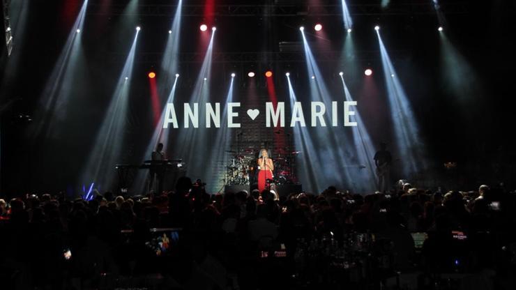 İngiliz şarkıcı Anne Marie Antalyayı salladı