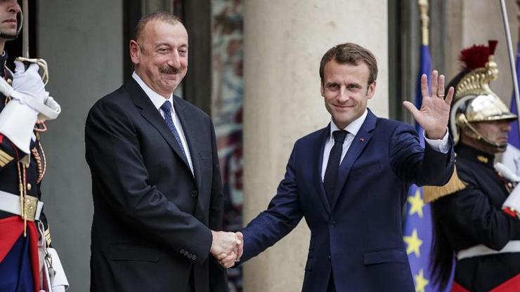 Aliyev Pariste Macronla bir araya geldi