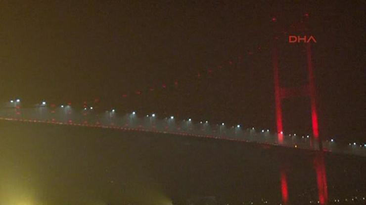 15 Temmuz Şehitler Köprüsü kırmızıya büründü