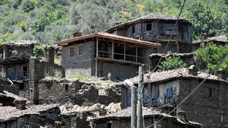 Kültür bakanı Ersoy Hayalet köyde: Aslına uygun restore edilecek