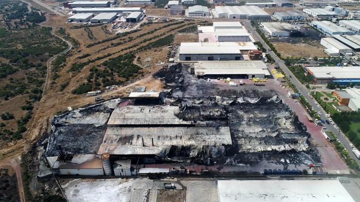 İşte yangından sonraki hali: 19 bin metrekarelik fabrika kül oldu