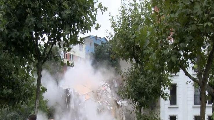 İstanbulda çöken binanın sakinleri ile toplantı yapıldı