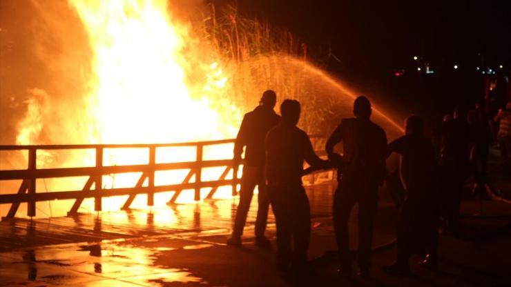Mogan Gölü kıyısında yangın çıktı