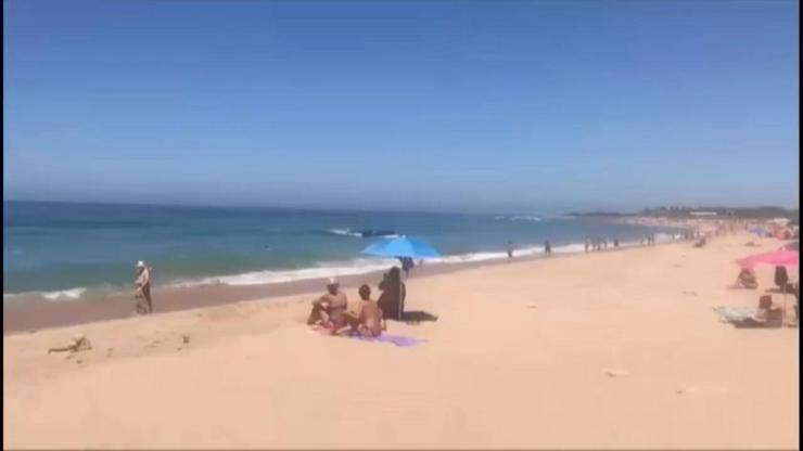 Bir anda plaja çıktılar