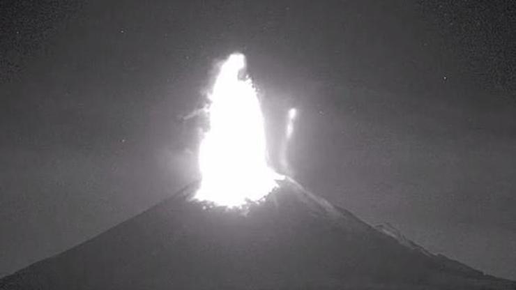 Popocatepetl Yanardağı patladı