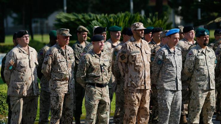 NATO Müttefik Kara Komutanlığında devir teslim töreni