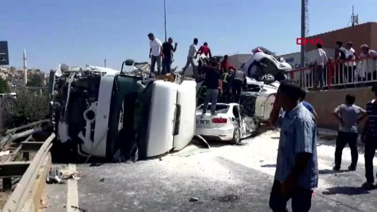 Kamyonun freni boşaldı, 4 araca çarptı