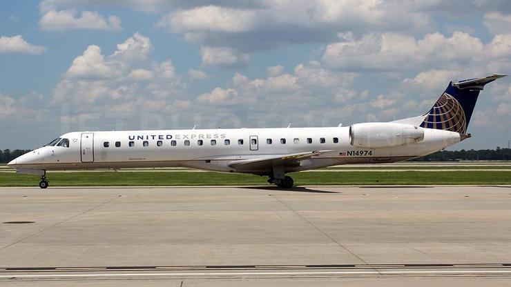 United Airlines uçağı acil iniş yaptı