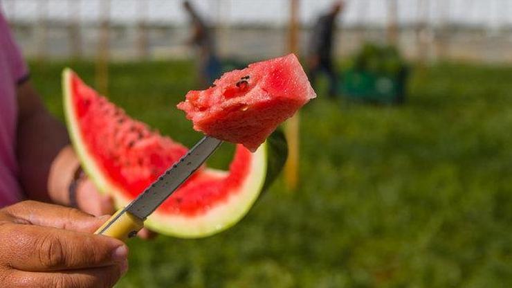 Uzmanlar uyarıyor: Karpuzu asla böyle yemeyin