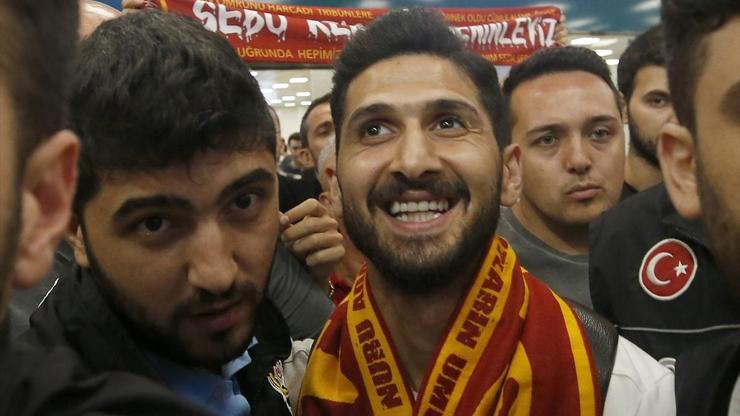 Galatasarayın yeni transferi Emre Akbaba İstanbulda