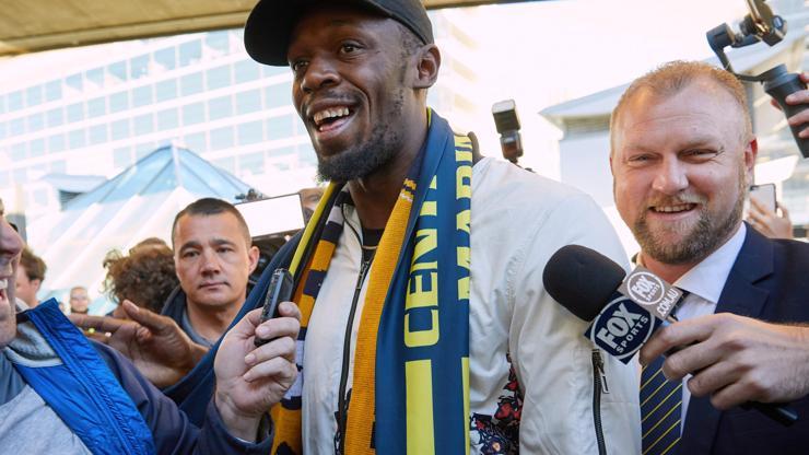 Avustralyaya futbolcu olarak transfer olan Usain Bolta müthiş karşılama
