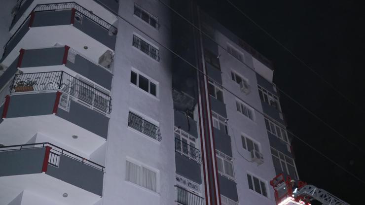 9 katlı apartmanda yangın çıktı, anne ve 2 çocuğu mahsur kaldı