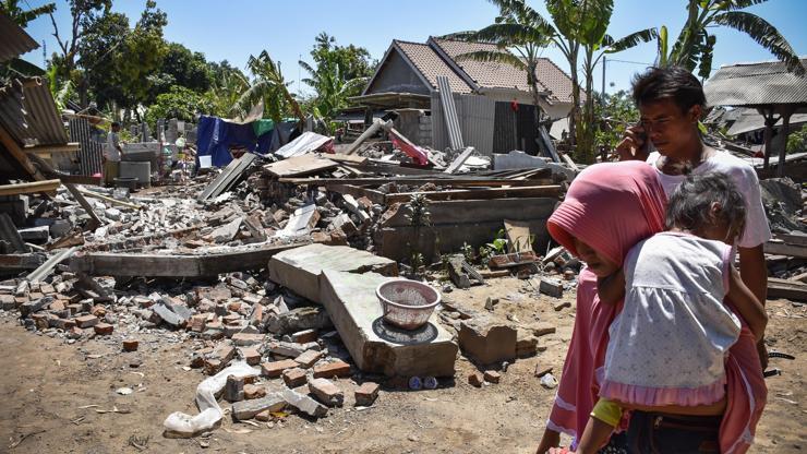 Endonezyada depremler 483 can aldı