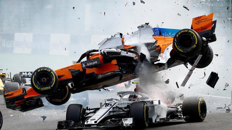 Fernando Alonsonun aracı uçtu, ortalık karıştı