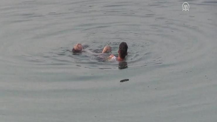 Adanada nehre düşen kadını vatandaşlar kurtardı