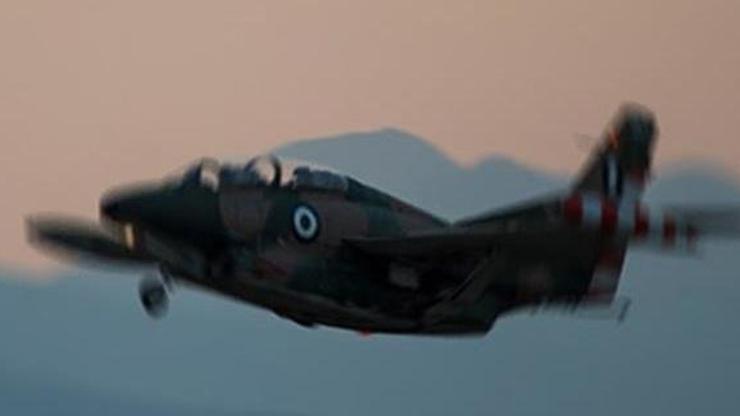 Yunanistanda askeri eğitim uçağı düştü