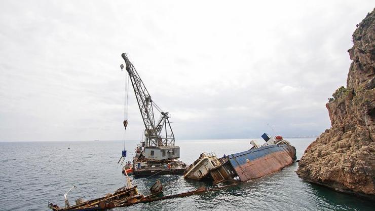 Çinde kargo gemisi battı: 7 ölü