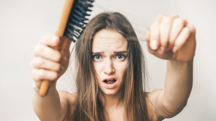 Saçlarınız dökülüyorsa dikkat Bu hatayı her gün yapıyor olabilirsiniz