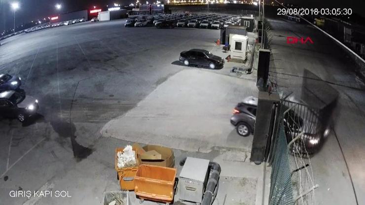 Fabrikadaki 0 km otomobilleri çaldılar