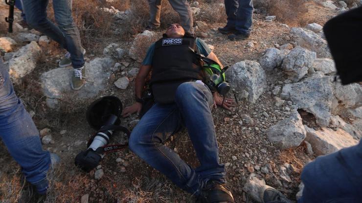 İsrail askerleri AA ve AFP muhabirlerini yaraladı