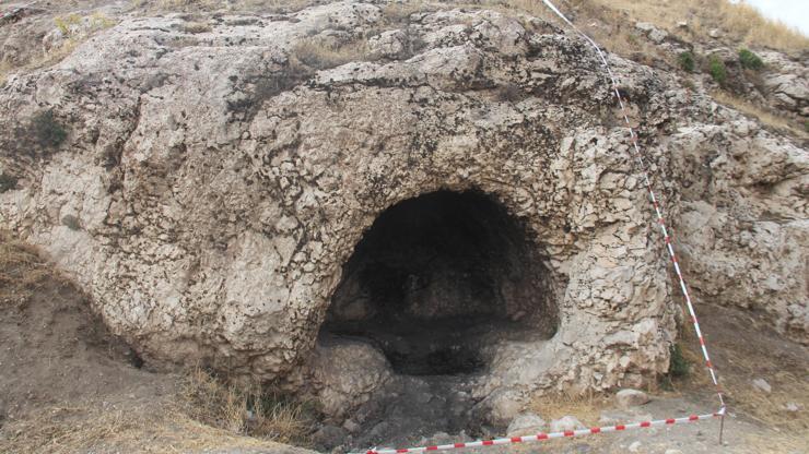 Urartuların 3 bin yıllık kaya mezarları gün ışığına çıkıyor