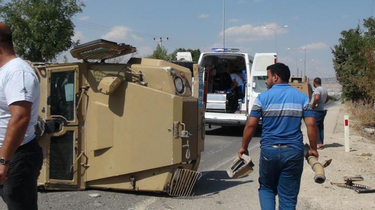 Kiliste otomobille çarpışan zırhlı polis aracı devrildi: 2 yaralı