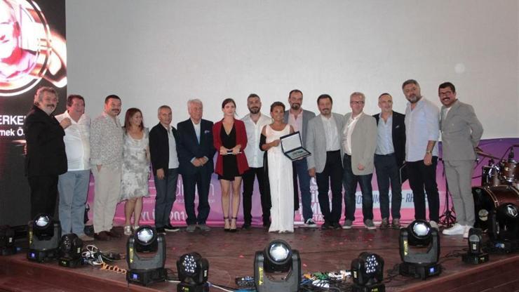 Türk Filmleri haftasına ünlüler akın etti... Gala’da ünlüler ödüllerine kavuştu
