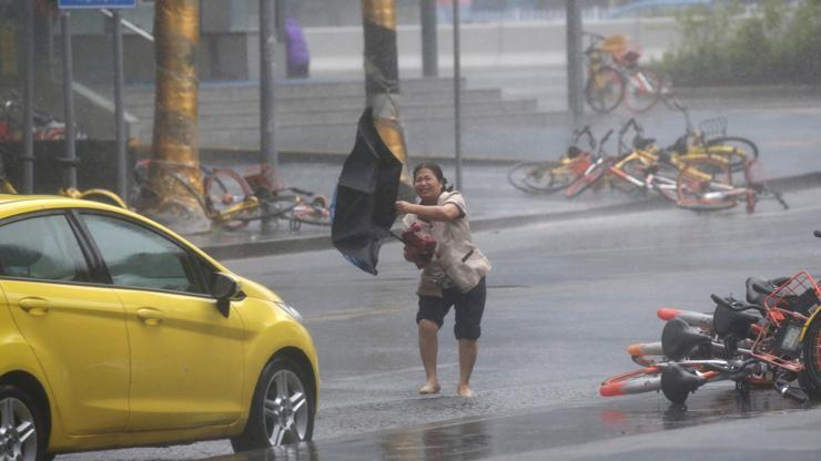 Çin’de Mangkhut tayfunu nedeniyle kırmızı alarm