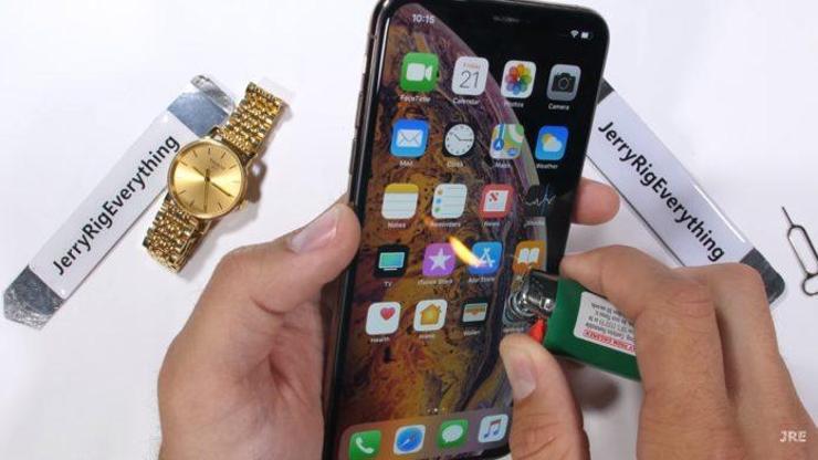 iPhone Xs Max yakıldı, çizildi ve büküldü