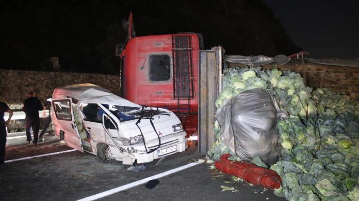 Anadolu Otoyolunda feci kaza: Minibüsün üzerine devrildi