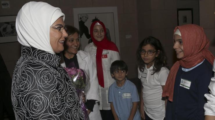 Emine Erdoğan, Maarif Okulu öğrencilerini kabul etti