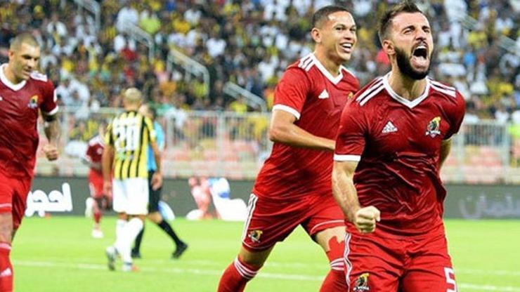 Cüneyt Çakırın yönettiği maçta Emre Çolak gol attı