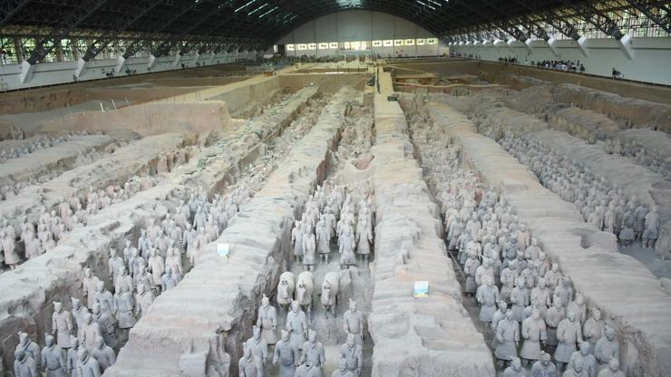 İşte Çinin 2 bin yıllık gizemli yer altı ordusu: Terracota askerleri