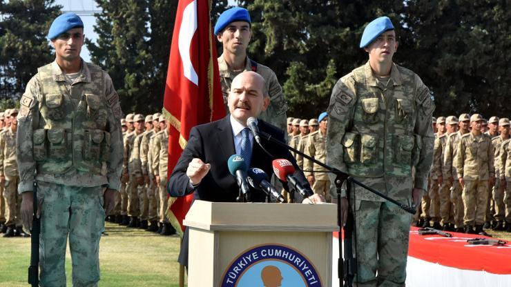 İçişleri Bakanı Soylu, Foçada jandarma komandoların yemin törenine katıldı