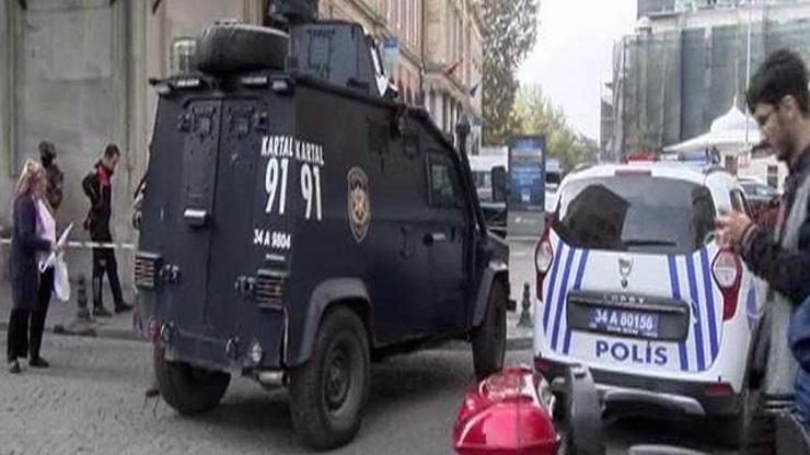 Eminönünde polis ile şüpheliler arasında arbede: 1 polis yaralandı