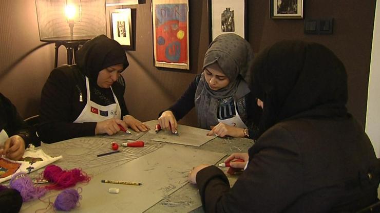 Suriyeli kadınlar savaşı sanatla unutuyorlar