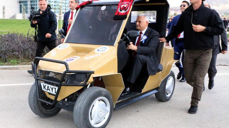 TBMM Başkanı Yıldırım elektrikli otomobili test etti