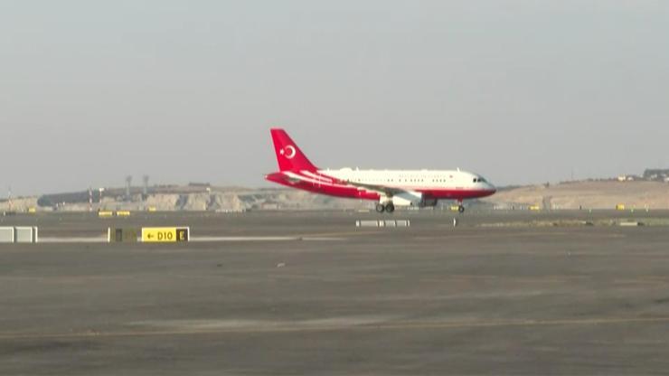 Erdoğanın uçağı yeni havalimanına indi