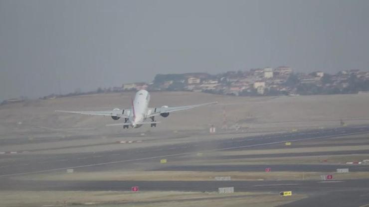 İstanbul Havalimanından ilk tarifeli uçak havalandı