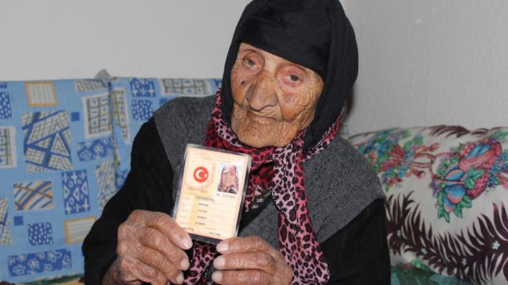 118 yaşındaki Fatma nine müdürü şaşırttı