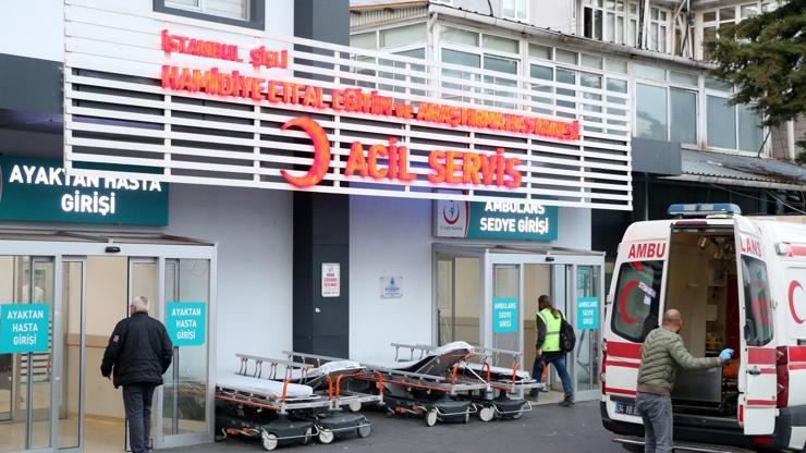 Hastane önünde sağlık çalışanı bıçaklandı