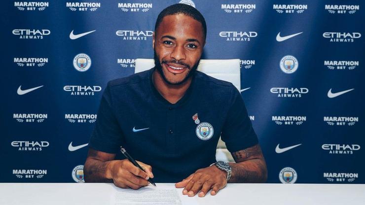 Manchester City, Sterlingin sözleşmesini uzattı